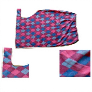 Manta de Invierno para Caballos de Doma Clásica, 220 GSM, Forro Polar, Diseño Estampado Impermeable, Relleno de Algodón, Cuello de Visón - Product Image 1