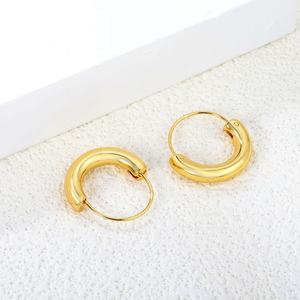 Pendientes de Aro Colgantes Lisos con Baño de Oro de 18K, Impermeables, de Acero Inoxidable, Estilo U Huggie, para Mujer, Joyería Personalizada - Product Image 5