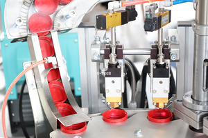 Tốc độ cao Nắp điện đóng cửa nhôm lá chèn nắp máy Tấm lót cho chai với bao bì gỗ và O Ring Gasket - Product Image 3