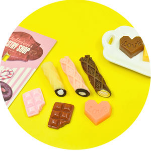 Cabujón de Resina de Chocolate Dulce con Reverso Plano para Joyería DIY, Fabricación de Pendientes, Pulseras, Colgantes y Decoración de Fundas de Teléfono - Product Image 1