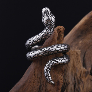 Kalen anelli retrò da dito di alta qualità anello da uomo in acciaio inossidabile placcato oro 18 carati nero a forma di serpente aperto - Product Image 3