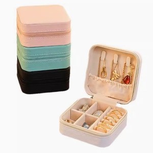 Mini caja de almacenamiento de collar de anillo de doble capa, caja de joyería de cuero rectangular a granel, patrón cuadrado - Product Image 1
