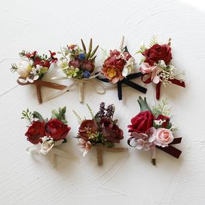 Corsage en polyester rouge bordeaux de haute qualité et tendance pour la mariée, la demoiselle d'honneur, le marié, la mère de la mariée, boutonnière pour réunion d'affaires, mariage - Product Image 3
