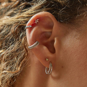 Pendientes de Aro con Zirconia de Doble Capa Chapados en Oro Estilo Chic Ins, Joyería Circular para Mujer - Product Image 4