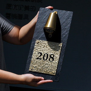 Plaque de porte vintage en noyer robuste de style rétro luxueux, signalétique commerciale personnalisée en laiton, panneau <span class=keywords><strong>publicitaire</strong></span> - Product Image 3