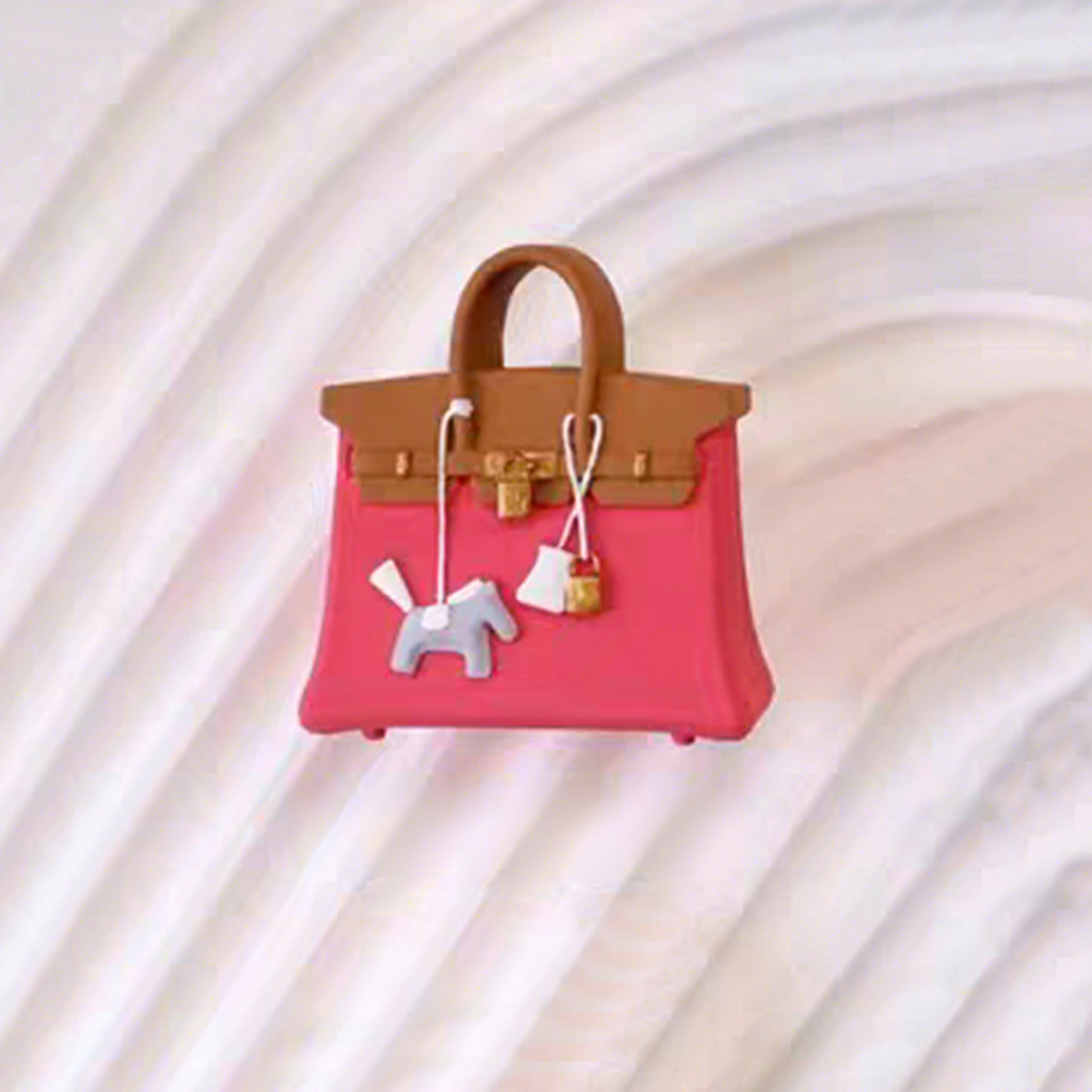 Bolso de pony rosa y marrón.