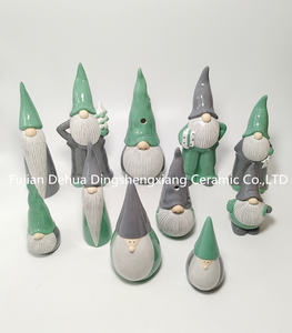 Juego de Vajilla Navideña de Cerámica con Diseño de Duende de Jardín con Sombrero Alto, Color y Tamaño Personalizables - Product Image 5