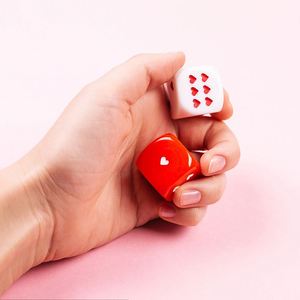 Dados Acrílicos de 25 mm con 6 Caras, Corazones Blancos y Rojos, Corazón Amoroso - Product Image 3