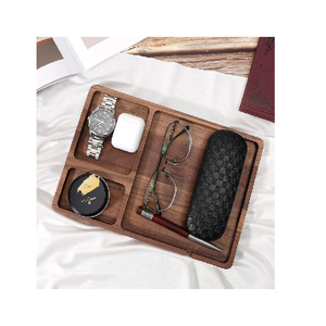 <span class=keywords><strong>Plateau</strong></span> <span class=keywords><strong>de</strong></span> rangement personnalisé en bois pour portefeuille, clés, montre, bijoux – Cadeau d'anniversaire pour garçons d'honneur - Product Image 1