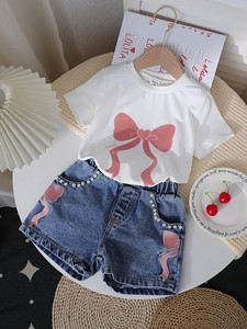 Nuovo Completo Casual da Bambina 2025: Top in Maglia Stampato con Collo e Jeans Ricamati con Perline e Motivo a Fiocchi - Product Image 5