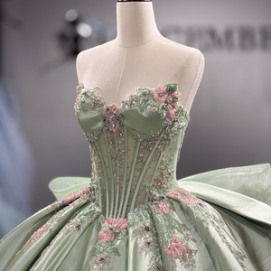 ชุดเดรสงาน Quinceanera สีเขียวเซจหรูหรา รุ่น Dy8568 ประดับลูกปัดที่ไหล่ คอร์เซ็ทสีชมพู แต่งดอกไม้สีชมพู ผ้าชีฟองทรงบอลกาวน์ โบว์ใหญ่สีธรรมชาติ - Product Image 6