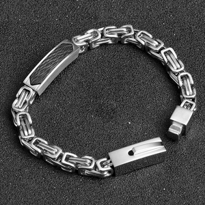 Bracelet en acier inoxydable pour homme, maillons byzantins avec incrustation en fibre de carbone ondulée, hypoallergénique, bijoux pour homme - Product Image 4