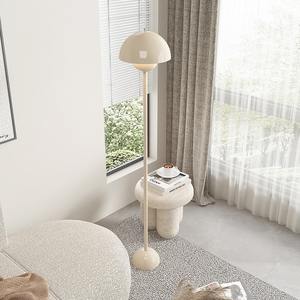 Lampe sur pied LED moderne et créative en forme de bouton de fleur, hauteur réglable, intensité variable, options bleu/rouge, corps en fer, douille E27 pour salon et chambre à coucher - Product Image 1