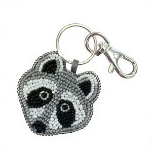 Porte-clés en alliage de zinc, motif fraise perlée, tissé à la main, élégant, durable, forme personnalisée pour femme - Product Image 6