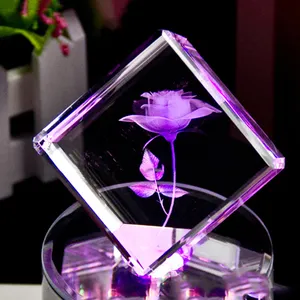 Custom 3d Laser Kristal Bloem Rose Cube Led Light Crystal Presse-papier Huwelijkscadeau Gunsten