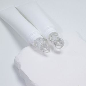 หลอดบีบซิลิโคนสำหรับลิปบาล์ม บรรจุภัณฑ์พลาสติกนิ่มแบบเปล่า  รับทำโลโก้  หลอดลิปออยล์ ลิปกลอส พร้อมหัวบีบพลาสติก - Product Image 2