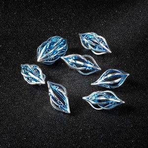 Набор из 7 металлических полых кубиков DND с серебряным покрытием и синей эмалью в виде дракона для ролевых игр Dungeons and Dragons (<span class=keywords><strong>D</strong></span>&<span class=keywords><strong>D</strong></span>) - Product Image 1