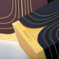 Boîte cadeau rigide à double porte avec design personnalisé, ornement métallique sur mesure et insert pour emballage d'affaires de luxe haut de gamme