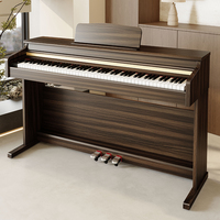 Digitalpiano mit 88 gewichteten Tasten, 3 Pedalen, integrierten Lautsprechern und Kopfhöreranschluss für musikalische Ausbildung