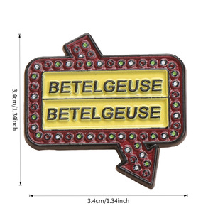 Pin de Solapa Esmaltado con Diseño Retro de la Película Betelgeuse - Product Image 2