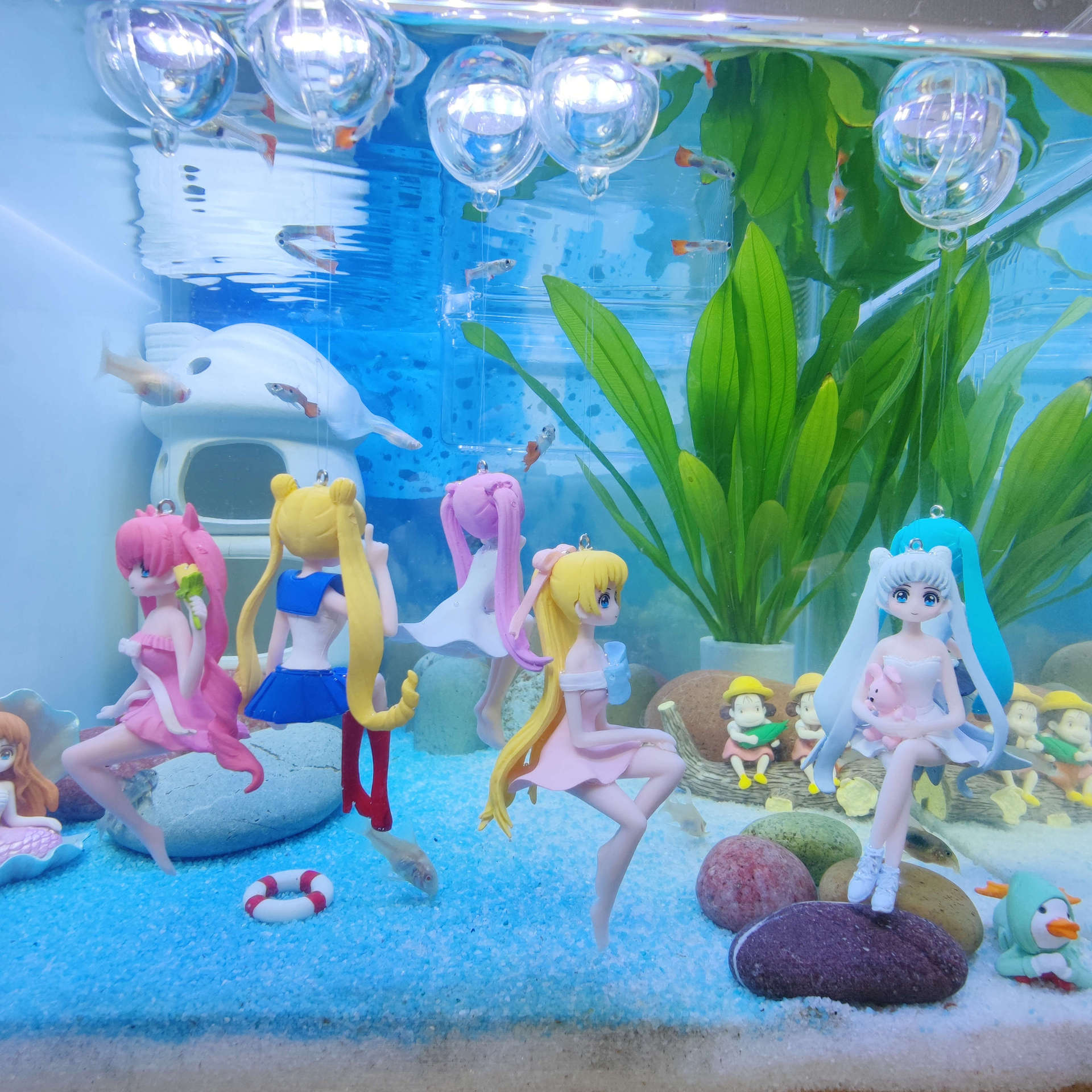 キュートな魚の金魚鉢装飾 PVC水槽オーナメント 8x6cm