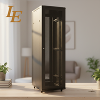 Armoire de serveur de centre de données en acier 24U 600*900mm sur pied en stock
