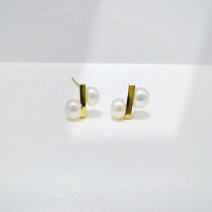 Precio de fábrica, pendientes de plata de ley 925 con perlas únicas, nueva moda 2026, delicados pendientes asimétricos de oro rosa para niñas pequeñas - Product Image 1
