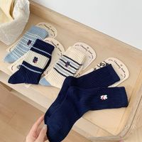 Chaussettes bleu marine rétro à motif brodé pour femmes et filles, chaussettes de dessin animé, chaussettes amples rayées beiges