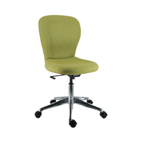 Chaise de bureau ergonomique confortable en tissu, pivotante et réglable, avec base chromée et accoudoirs, idéale pour les salles de réunion modernes et les espaces de vie.