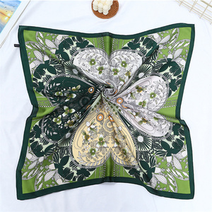 Bandana in Stile Occidentale con Motivo Paisley <span class=keywords><strong>Rosa</strong></span> e Frange Argentate, Sciarpa Triangolare in <span class=keywords><strong>Seta</strong></span> da 50cm per Donna, Accessorio Boho per Feste - Product Image 6
