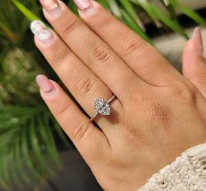 Anillo de Compromiso de Moissanita de Corte Ovalado de Alto Brillo, 1 Quilate, Oro Sólido, Claridad VVS, Joyería Ética Premium para Mujer - Product Image 1