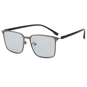 Lunettes de soleil photochromiques pour hommes, verres carrés TAC, ultralégères, en acier inoxydable, pour la conduite et les activités de plein air, tendance - Product Image 5