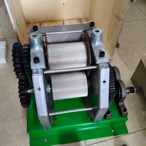 Hot Sale Motor Operated 304 Stainless Steel <b>Juice</b> Extractor Sugarcane Juicer <b>Machine</b> 0.35kW 220/380V Easy to Operate - Product Image 1