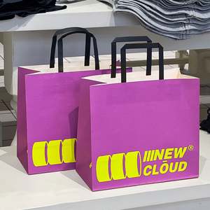 Bolsa de Regalo Grande de Papel Kraft Reciclable y Ecológica Personalizada con Asas Planas, Bolsa de Papel Kraft Personalizable para Ropa - Product Image 4