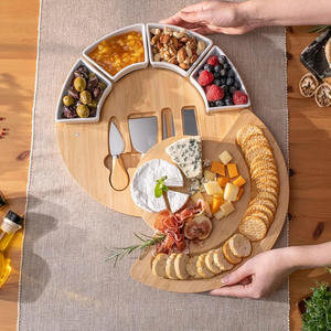 Planche à <span class=keywords><strong>fromage</strong></span> et plateau personnalisés - Fabriqués en bois <span class=keywords><strong>de</strong></span> bambou - Planche à découper et couteau à <span class=keywords><strong>fromage</strong></span> brevetés aux États-Unis pour recevoir et servir - Product Image 5