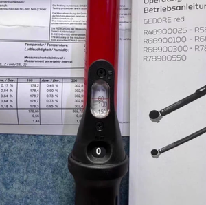 Clé dynamométrique allemande réglable haute performance pour réparation automobile, importée, modèle R48900025, avec boîte à outils et pince universelle R - Product Image 6