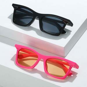 Gafas de Sol Retro de Moda con Logotipo Personalizado, Gafas de Sol Cuadradas con Colores Pastel Azul y Rosa para Hombre y Mujer - Product Image 3