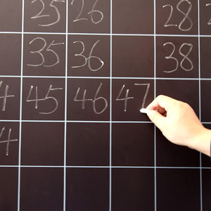Matériel pédagogique de mathématiques pour l'école primaire, norme du nouveau programme Qinghua 30306008301 : Tableau des centaines, coordonnées magnétiques - Product Image 1