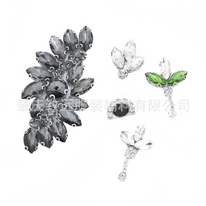 คริสตัลรูปดอกไม้ติดเสื้อผ้าด้วยกาวร้อน สำหรับงาน DIY เครื่องประดับตกแต่ง - Product Image 2