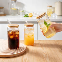 Gobelet personnalisé en verre borosilicate transparent moderne pour bière et cola avec bouchon à paille 350ml 500ml Résistant à la chaleur et réutilisable