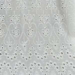 Venta al por mayor de telas de encaje de algodón blanco telas con bordado floral ojal bordes ondulados de encaje <span class=keywords><strong>para</strong></span> materiales de diseño de moda - Product Image 1