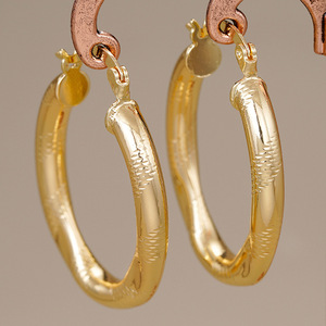 Orecchini a polsino a forma di U irregolari da donna, design geometrico unico, gioielli versatili per tutti i giorni - Product Image 5