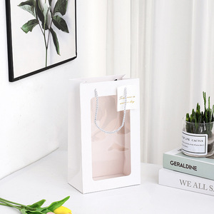 Sac en papier cadeau créatif à fenêtre transparente adapté à une variété de vacances meilleur vendeur diverses couleurs en gros du Vietnam - Product Image 3