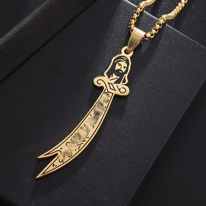 Collana con Spada di Imam Ali Zulfikar Intagliata, Gioiello Islamico in Acciaio Inossidabile, Arte Musulmana - Product Image 3