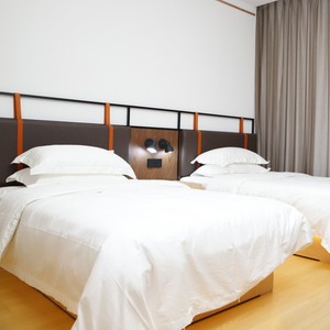 Bilido <span class=keywords><strong>Deluxe</strong></span> cama de matrimonio para Holiday Inn estándar cadena de hoteles muebles de madera moderna para dormitorio Suite apartamento habitación de hostal cama - Product Image 1