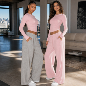 Ensemble <span class=keywords><strong>d</strong></span>écontracté pour femme en coton : haut court à manches longues coupe ajustée et pantalon de survêtement taille basse à jambes larges – Qualité supérieure - Product Image 2