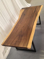 Prix d'usine Plateau de table en bois massif à bord naturel, dalle de bois pour comptoirs et plans de travail, table de bureau et table à manger en bois naturel