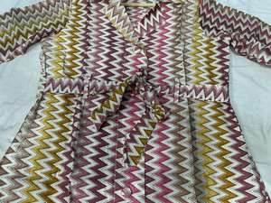 Venta al por mayor de suministro de fábrica estampado de seda con papel de aluminio hermoso juego de cordones con trabajo hecho a mano en el cuello de proveedor indio - Product Image 2