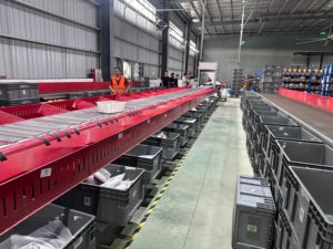 Parsel sıralama sistemi otomatik ağırlık hacmi tarayıcı makinesi yüksek hızlı depo dar bant kemer sıralama konveyör hattı - Product Image 5