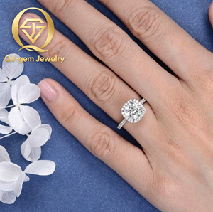 Bague Halo Classique Personnalisée pour Femme, Bijou de Luxe, Diamant de Laboratoire Taille Coussin avec Certificat IGI, Couleur D, Pureté VVS, Platine - Product Image 2